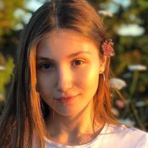 İran'da mahsur kalan İlayda Akdoğan'dan yeni a&ccedil;ıklama! İlayda Akdoğan kimdir?