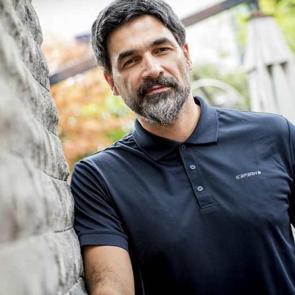 &Uuml;nl&uuml; sanat&ccedil;ıdan tokat gibi paylaşım! Şehit sayısı artsın diye...