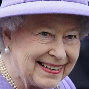 93 yaşındaki Krali&ccedil;e Elizabeth korona vir&uuml;s&uuml; korkusundan sarayı terk etti!