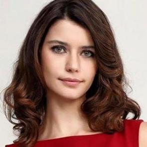 Beren Saat'in idol&uuml; kim? A&ccedil;ıkladı...