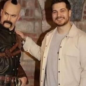 &Ccedil;ağatay Ulusoy'dan Hakan Muhafız'ın Harun'u ile fotoğraf!