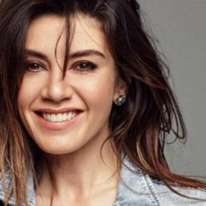 G&ouml;k&ccedil;e Bahadır yeni m&uuml;zikali 'İzmir'in Kızları' hakkında konuştu