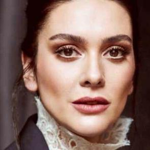 Berg&uuml;zar Korel'den 'Evde Kal' &ccedil;ağrısına uymayanlara sert tepki!