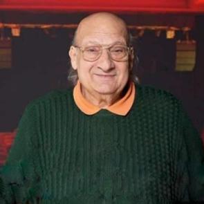 Usta tiyatrocu Ferdi Atuner'den mesaj var: B&uuml;t&uuml;n dolabı doldurmak...