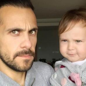 &Uuml;mit Erdim'in 1 yaşındaki kızı Ses İngilizce konuşuyor!