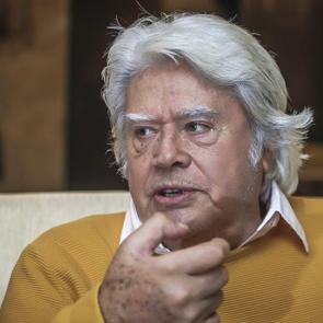 C&uuml;neyt Arkın'dan şanlı T&uuml;rk bayrağıyla paylaşım!