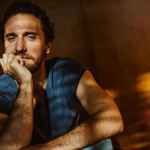 Fırat &Ccedil;elik Fransa'daki kafesini kapattı! 