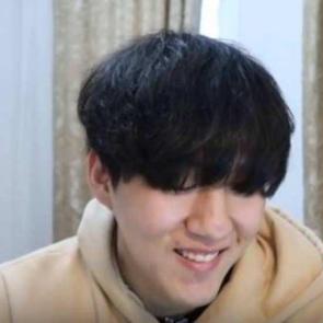 G&uuml;ney Koreli M&uuml;sl&uuml;man YouTuber T&uuml;rkiye'de kaldı