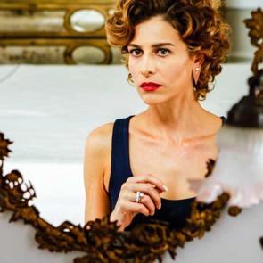 Hekimoğlu'nun İpek'i Ebru &Ouml;zkan kimdir? Ka&ccedil; yaşında? İşte Ebru &Ouml;zkan'ın hayatı