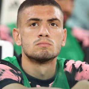 Tekrar tekrar g&ouml;n&uuml;lleri fethetti! Merih Demiral'dan ihtiya&ccedil; sahiplerine yardım...