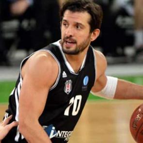 Basketbolcu Kerem Tun&ccedil;eri'den mecburi imaj değişikliği! Sakal ve bıyıklarını kesti...