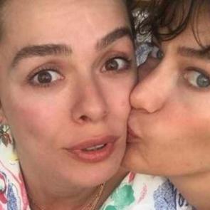 Berrak T&uuml;z&uuml;nata&ccedil;'ın &Ouml;zge &Ouml;zpirin&ccedil;ci'ye doğum g&uuml;n&uuml; mesajı dikkat &ccedil;ekti!