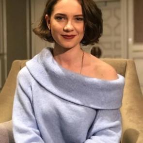 Tutunamayanlar dizisinin yıldızı Ece &Ccedil;eşmioğlu kimdir? Filmleri ve tv dizileri