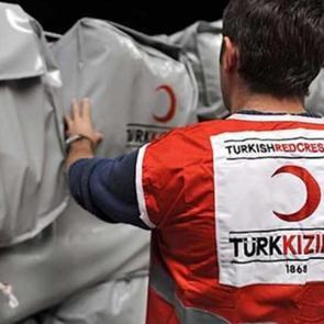 &Uuml;nl&uuml; isimlerden Kızılay'a destek &ccedil;ağrısı