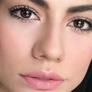 &Uuml;nl&uuml; oyuncu Demet &Ouml;zdemir'den yeni paylaşım!