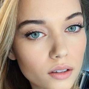 Afra Sara&ccedil;oğlu'ndan itiraf: İnanılmaz dangalak bir kızdım!