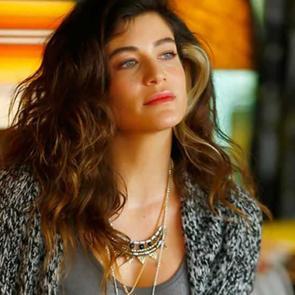 Berrak T&uuml;z&uuml;nata&ccedil;'tan acı haber! Anneannesi hayatını kaybetti...