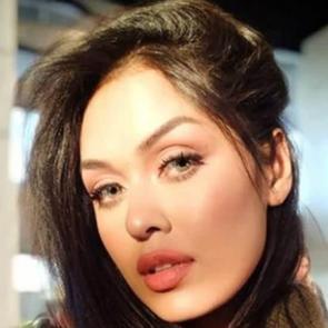 G&uuml;zellik krali&ccedil;esi Bhasha Mukherjee asıl mesleği doktorluğa geri d&ouml;nd&uuml;!