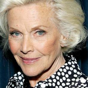 İngiliz sinemasının ilk yıldızlarından biri olan Honor Blackman hayatını kaybetti!