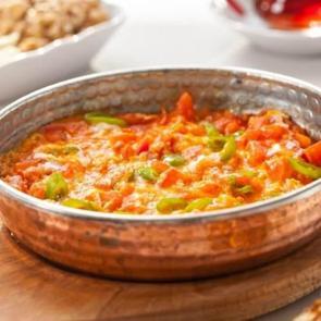 En kolay menemen tarifi! Kahvaltılık enfes menemen nasıl yapılır?