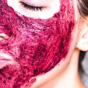 Kızarık y&uuml;z nasıl ge&ccedil;er? Y&uuml;z kızarıklığına karşı en iyi bakım &uuml;r&uuml;nleri