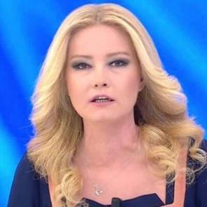 M&uuml;ge Anlı'dan şaşırtan itiraf: 'Komedi film senaryosu yazıyorum!'