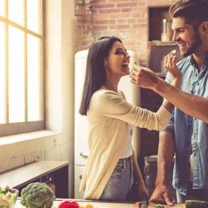 Karantina g&uuml;nlerinde yapılacak romantik aktiviteler