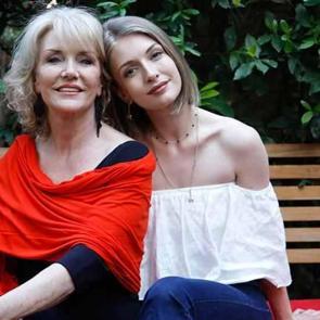 Oyuncu Suna Yıldızoğlu'ndan 4 kuşak paylaşımı! Fotoğrafa beğeni yağdı