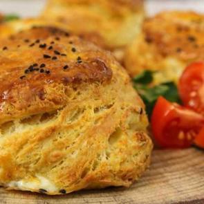 Peynirli &ccedil;&ouml;rek nasıl yapılır? Peynirli &ccedil;&ouml;rek yapımı