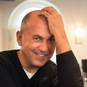 Y&ouml;netmen Ferzan &Ouml;zpetek'in 'Beyaz &Ouml;nl&uuml;kl&uuml;ler' &ccedil;ağrısı!