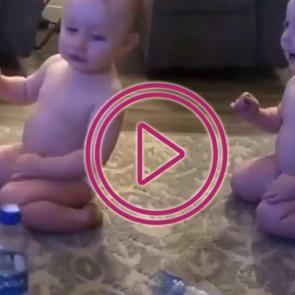 Bebeğin oyunu kazanınca verdiği tepki kalpleri yumuşattı!