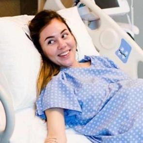 Eser Yenenler'in eşi Berfu Yenenler, verdiği doğum kilolarıyla şaşırtıyor!