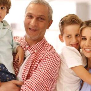 Esra Erol &ccedil;ocuklarıyla masal dinlerken eşi sosyal medyada paylaştı!