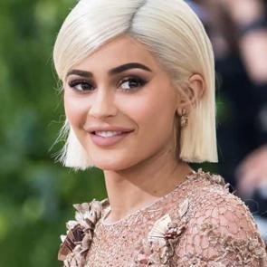 Gen&ccedil; milyarder Kylie Jenner: Karantina insana  her şey yaptırıyor!