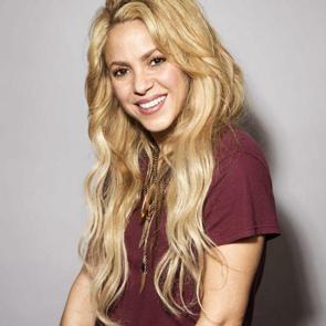 D&uuml;nyaca &uuml;nl&uuml; şarkıcı Shakira sağlık &ccedil;alışanlarını paylaştı!