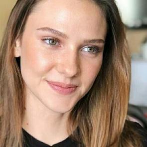 Gen&ccedil; oyuncu Alina Boz'dan ilgin&ccedil; boy itirafı! Alina Boz kimdir?