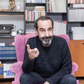 İkinci kez kanser tedavisi g&ouml;rmeye başlayan &Ouml;zkan Uğur'dan ilk paylaşım