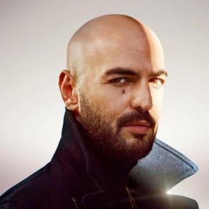 Soner Sarıkabadayı sa&ccedil;lı halini paylaştı! Peki Soner Sarıkabadayı kimdir?