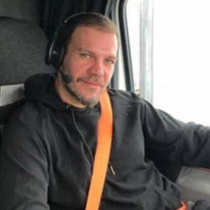 Tır şof&ouml;rl&uuml;ğ&uuml; yapan Tolga Karel: '12 ceset taşıdım!'