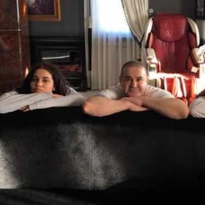 &Uuml;nl&uuml;lerden korona vir&uuml;s&uuml;ne karşı evde oturma &ccedil;ağrısı! Şafak Sezer: 45 g&uuml;nd&uuml;r evdeyim!