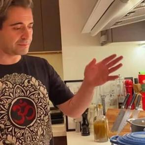 Vir&uuml;s &uuml;nl&uuml;lerden en &ccedil;ok Sıla ve eşi Hazer Amani'ye uğradı! &lsquo;Hazerlame&rsquo;  ertelendi...