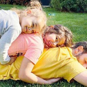 Volkan Demirel'den kızlarıyla Instagram paylaşımı