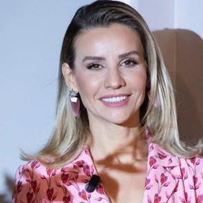 Esra Erol'a canlı yayında şok! Korona testinin pozitif olduğunu a&ccedil;ıkladı...