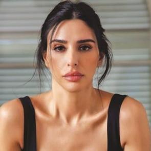 Futbolcu Arda Turan'ın eşi Aslıhan Doğan yapılan yorumları sert bir dille eleştirdi!