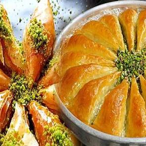 Enfes ev baklavası tarifi! Lezzetli Yalancı Baklava ve Gül Baklava nasıl yapılır?