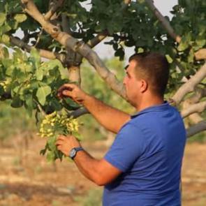 Devlet desteği alan &ccedil;ift&ccedil;i k&ouml;ydeki g&ouml;&ccedil;&uuml; durdurdu
