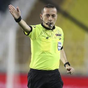 UEFA'dan C&uuml;neyt &Ccedil;akır'a g&ouml;rev