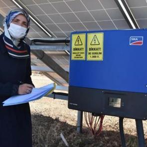 Eşinin hayalini 20 yıl sonra ger&ccedil;ekleştirdi: 300 eve elektrik veriyor 