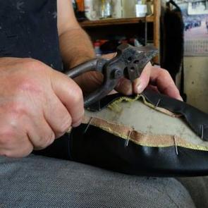 Bir d&ouml;nem ağaların vazge&ccedil;ilmeziydi! Şimdi yok oluyor