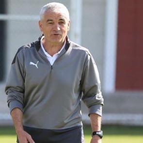 Rıza &Ccedil;alımbay 15 yıl sonra yeniden Avrupa'da